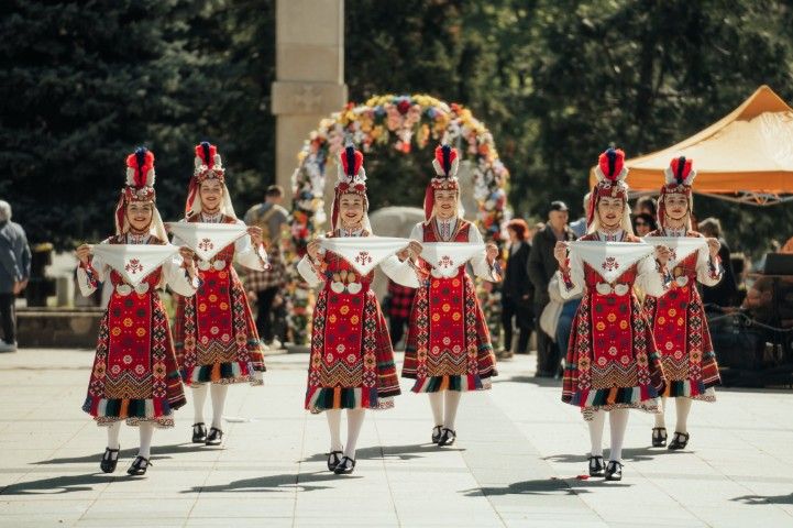 Великденско хоро ще се извие на площада в Монтана