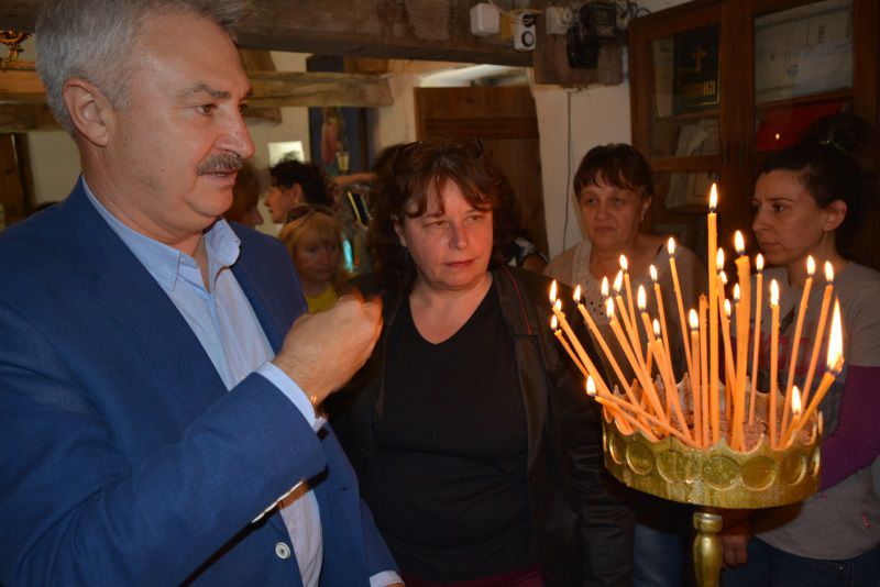 Петвековната черква в Горна Вереница събра вярващите на летния Свети Николай