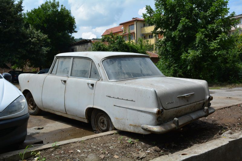 Предстои акция за отстраняването на изоставени автомобили