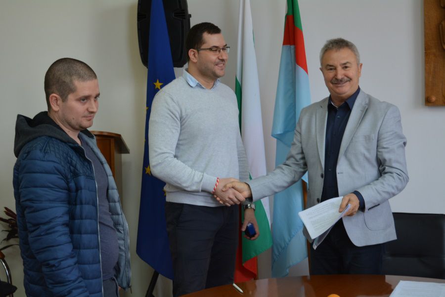 Община Монтана подкрепи създаване на тъкачница за чипровски килими