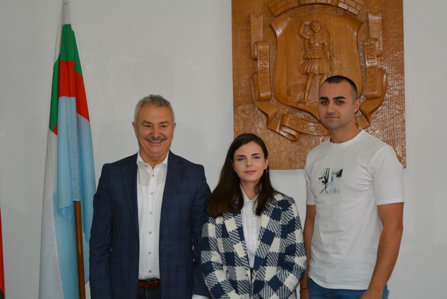 Четирима студенти получиха финансова подкрепа от община Монтана