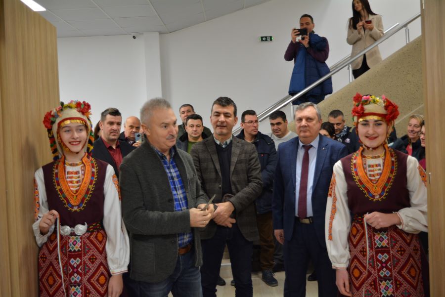 Осветиха възстановената сграда на читалище „Разум”